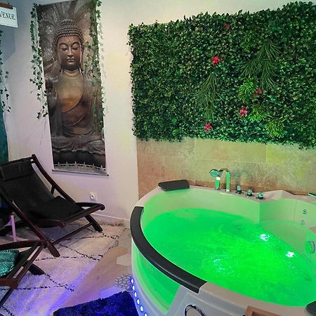Maison Prestige Le Donjon Des Plaisirs Jacuzzi Montluel Ngoại thất bức ảnh