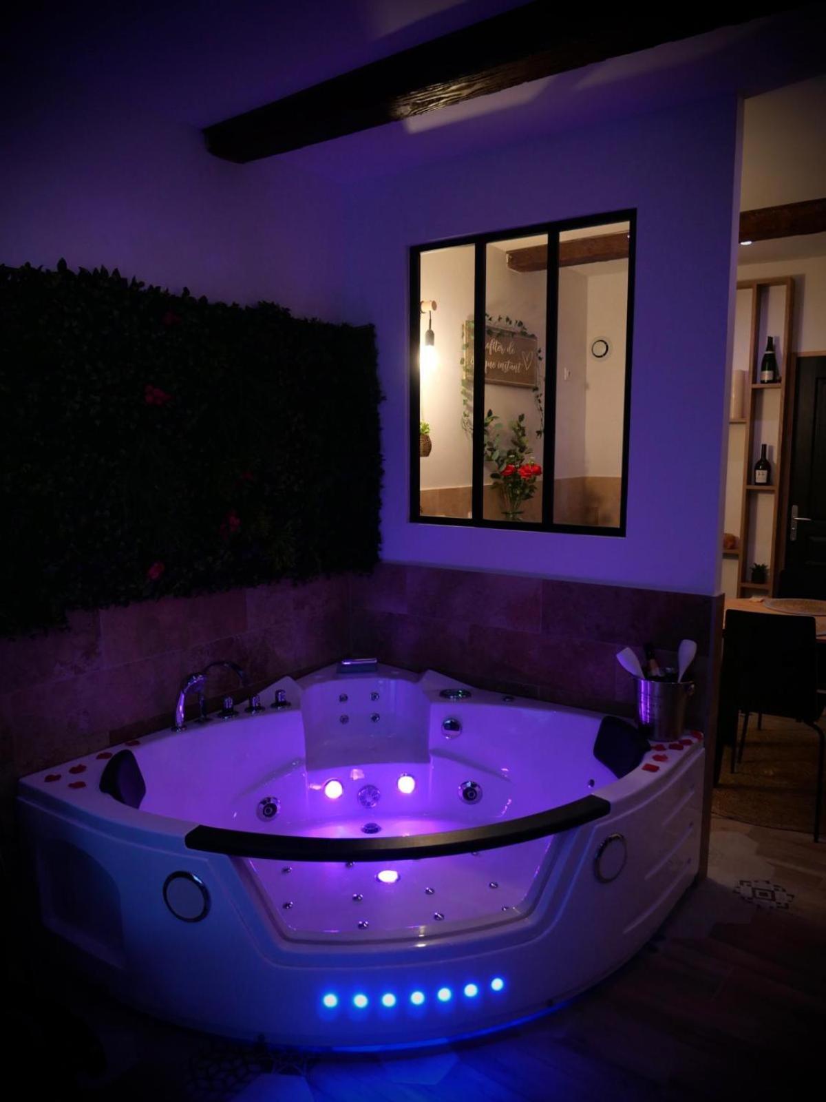 Maison Prestige Le Donjon Des Plaisirs Jacuzzi Montluel Ngoại thất bức ảnh