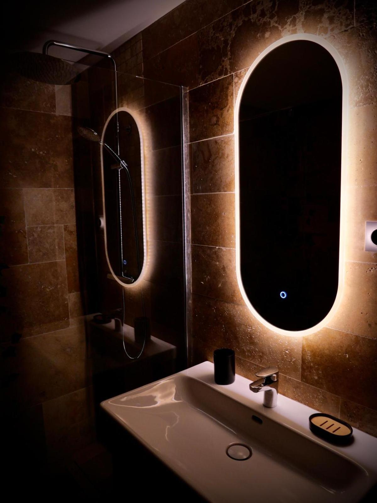 Maison Prestige Le Donjon Des Plaisirs Jacuzzi Montluel Ngoại thất bức ảnh