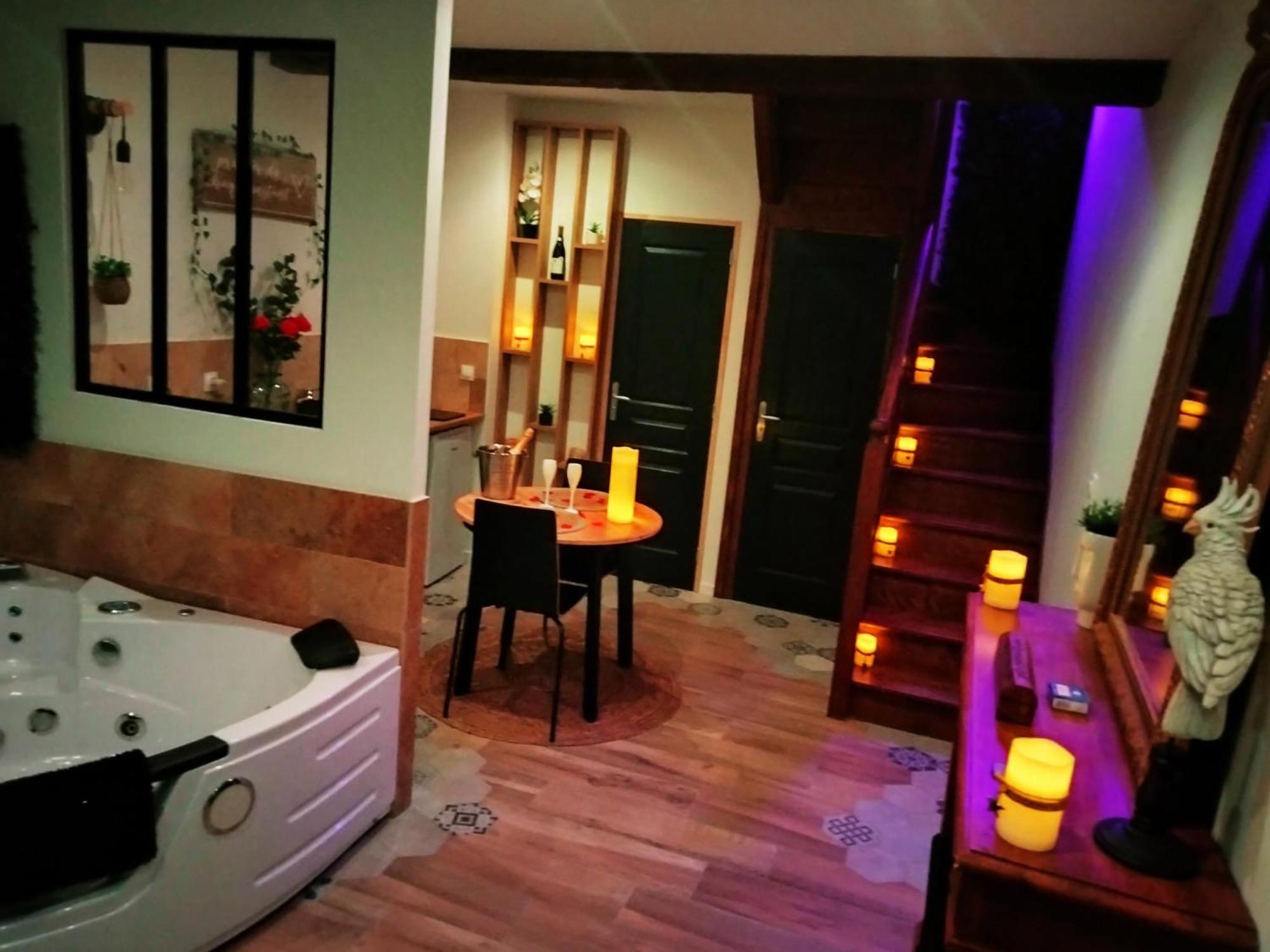 Maison Prestige Le Donjon Des Plaisirs Jacuzzi Montluel Ngoại thất bức ảnh
