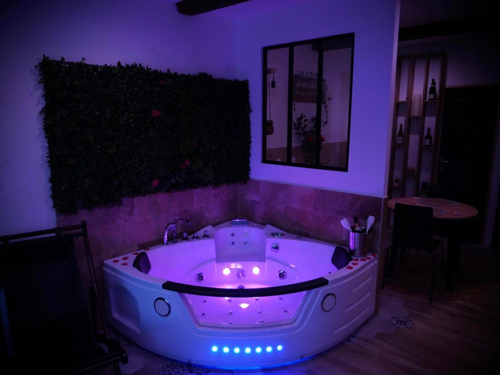 Maison Prestige Le Donjon Des Plaisirs Jacuzzi Montluel Ngoại thất bức ảnh