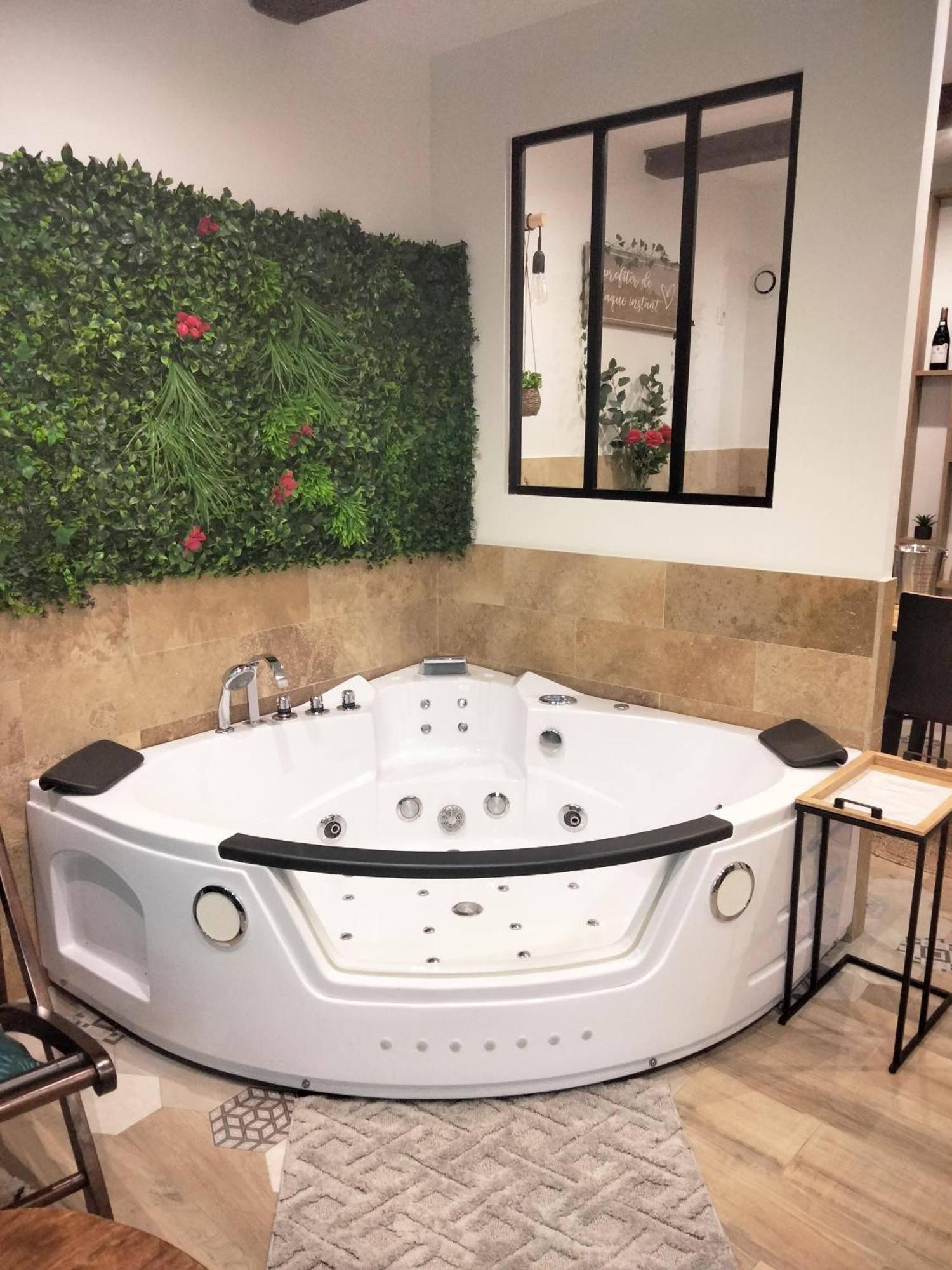 Maison Prestige Le Donjon Des Plaisirs Jacuzzi Montluel Ngoại thất bức ảnh