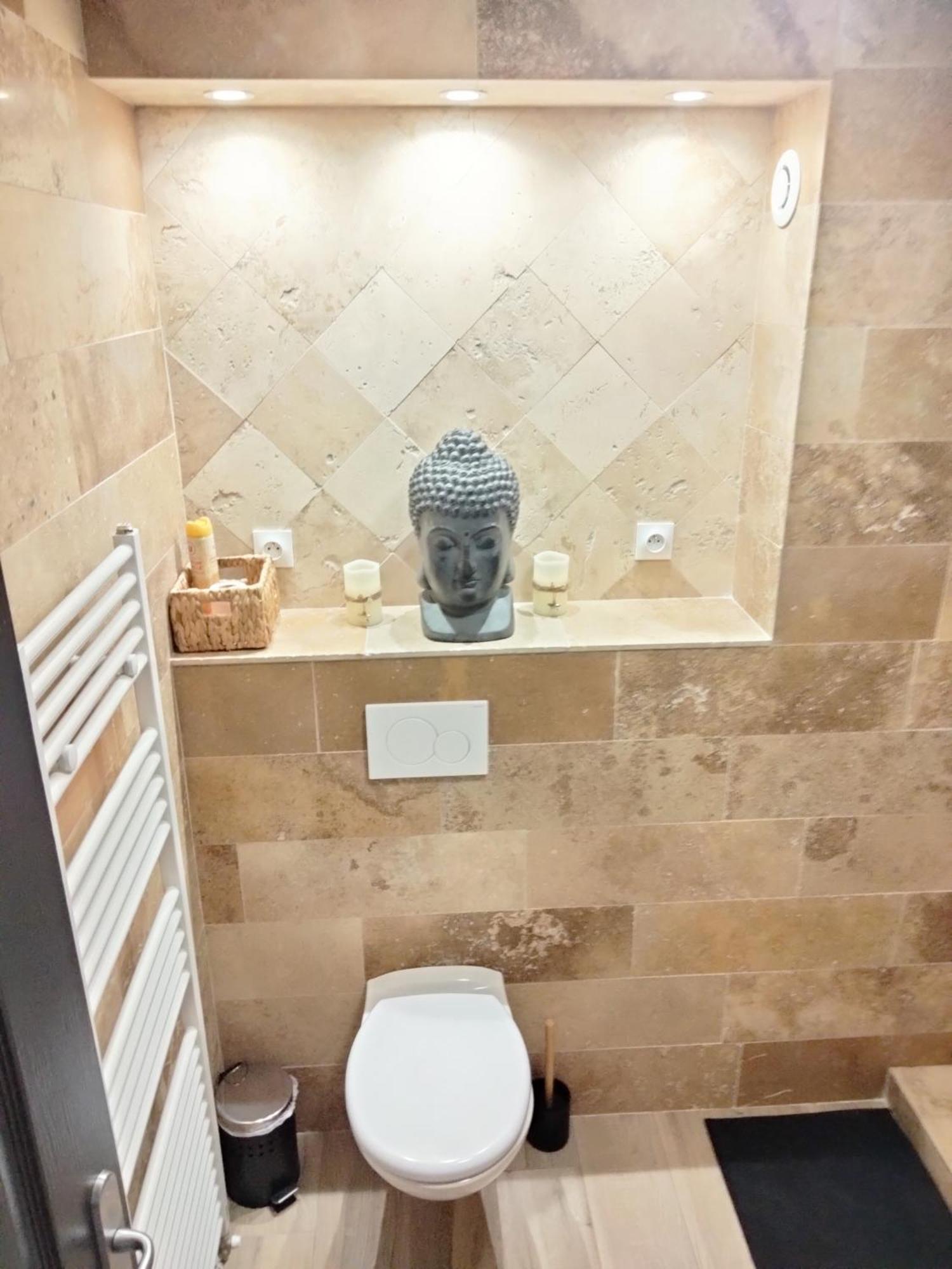 Maison Prestige Le Donjon Des Plaisirs Jacuzzi Montluel Ngoại thất bức ảnh